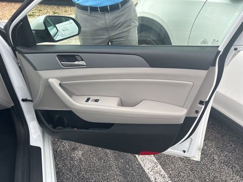 Used 2019 Hyundai Sonata SEL w/ Tech Package 02 FWD image 8