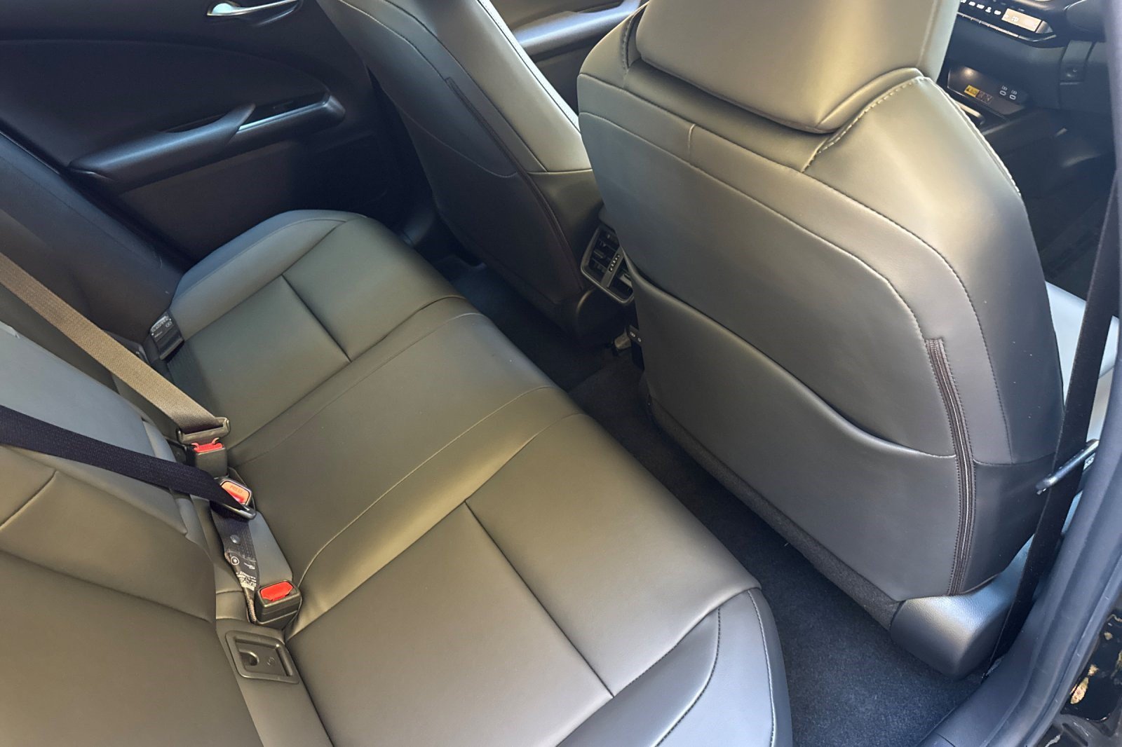 Certified 2025 Lexus UX 300h FWD w/ Accessory Package (Z2) image 32