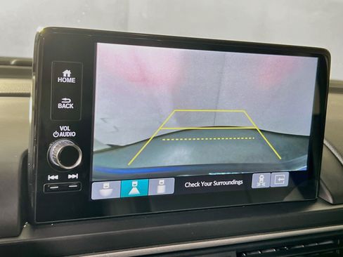 Used 2025 Honda Pilot Touring image 13
