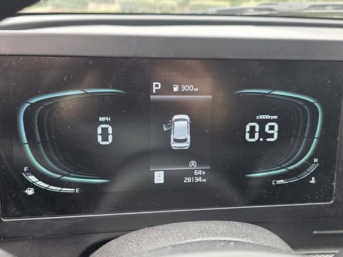 Used 2025 Kia Sportage LX FWD image 9