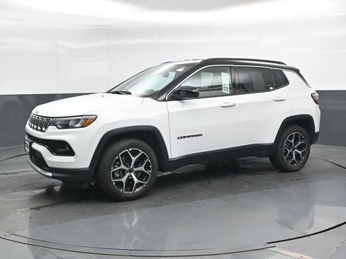 Used 2025 Jeep Compass Limited AWD/4WD image 8