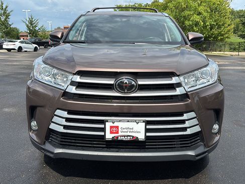 Used 2019 Toyota Highlander XLE AWD/4WD image 6