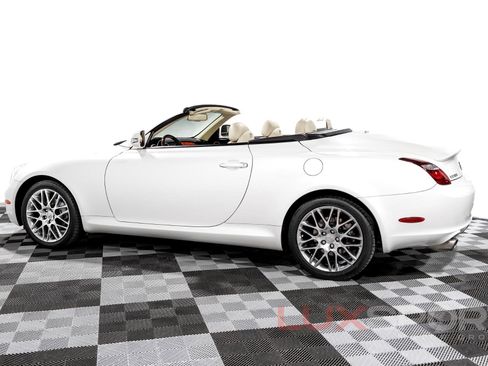Used 2010 Lexus SC 430 Convertible image 3