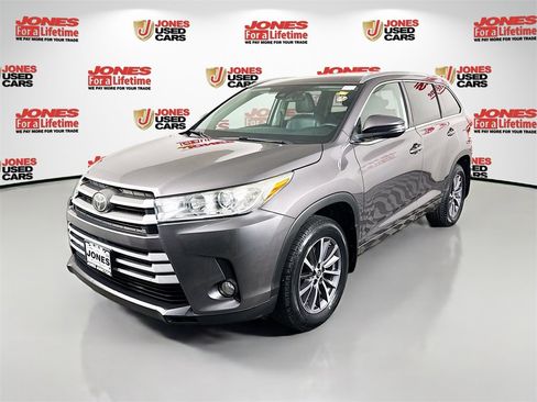 Used 2018 Toyota Highlander XLE image 14