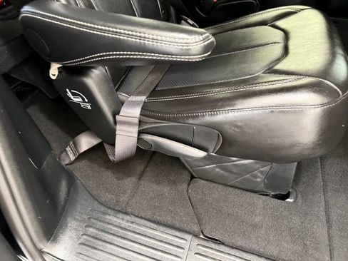 Used 2025 Chrysler Pacifica Select FWD image 28
