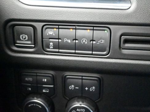 Used 2021 Chevrolet Suburban RST w/ Luxury Package image 38