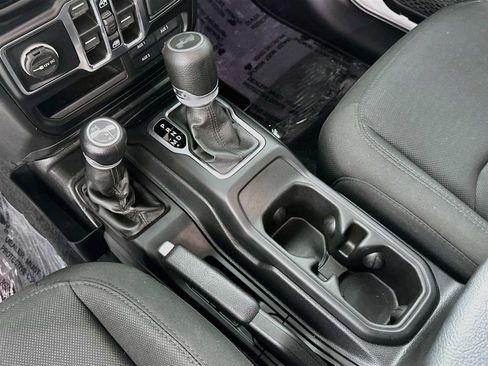 Used 2021 Jeep Wrangler Unlimited Sport AWD/4WD image 15