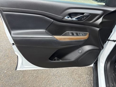 Used 2019 GMC Acadia SLE FWD image 10