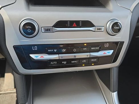 Used 2020 Ford Explorer XLT w/ Equipment Group 202A RWD image 26