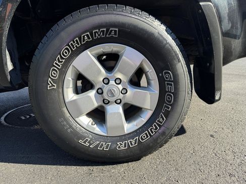 Used 2011 Nissan Frontier SV w/ SV Premium Utility Pkg AWD/4WD image 18