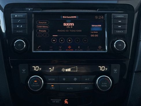 Used 2018 Nissan Rogue SV image 13