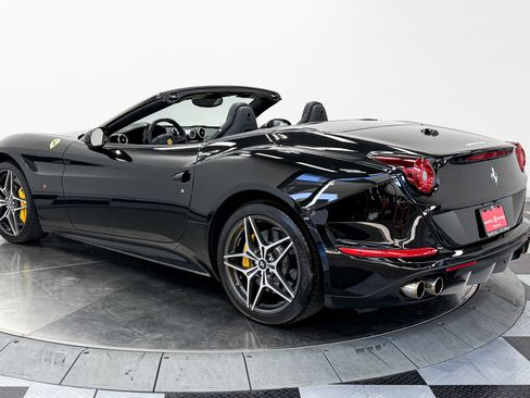 Used 2016 Ferrari California T RWD image 7