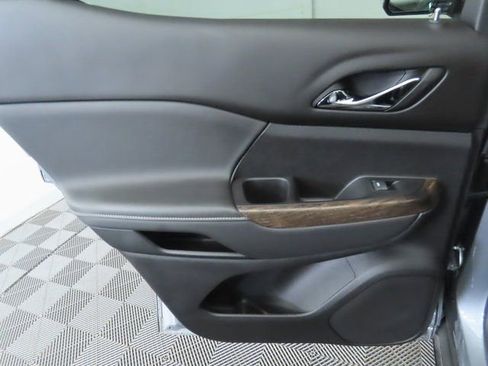 Used 2023 GMC Acadia Denali w/ Denali Technology Package image 27