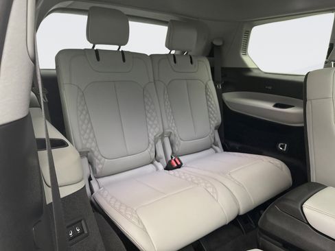 Used 2022 Jeep Grand Cherokee L Summit w/ Luxury Tech Group V image 23