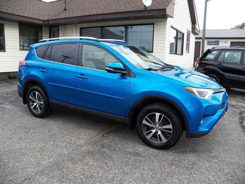 Used 2018 Toyota RAV4 XLE w/ Plus Extra Value Package AWD/4WD image 5