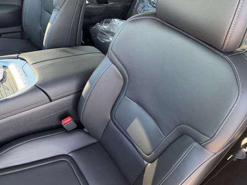 New 2026 Nissan Armada SV image 18