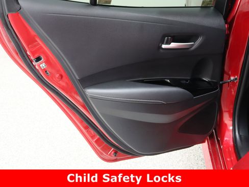 Used 2025 Toyota Corolla SE image 24