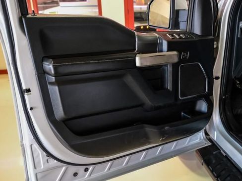 Used 2017 Ford F150 Lariat image 41