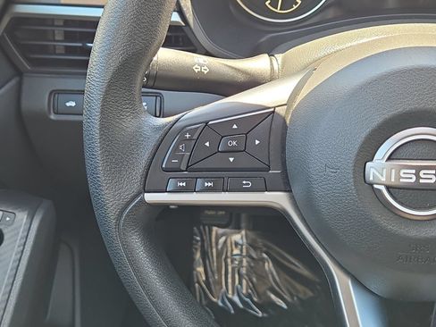 Used 2024 Nissan Altima 2.5 SV FWD image 19