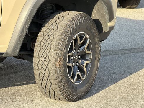 Used 2024 Chevrolet Colorado ZR2 w/ ZR2 Convenience Package III image 9