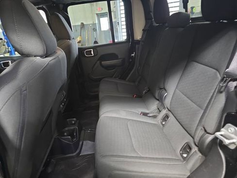 Used 2023 Jeep Gladiator Sport image 17