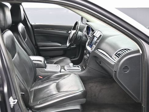 Used 2019 Chrysler 300 Limited image 35