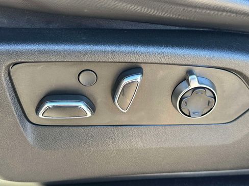 Certified 2022 Cadillac Escalade Premium Luxury Platinum image 23