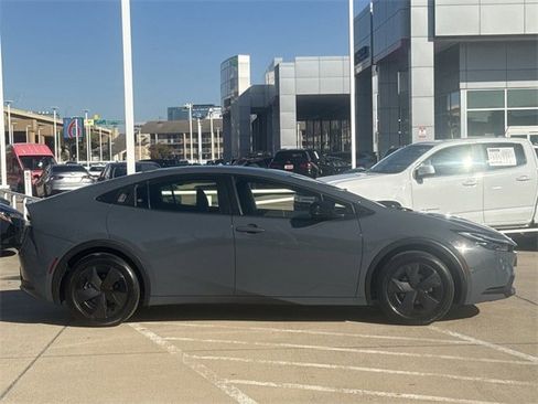 Used 2024 Toyota Prius Limited image 3