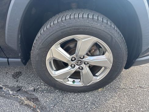 Used 2021 Toyota RAV4 Limited image 13