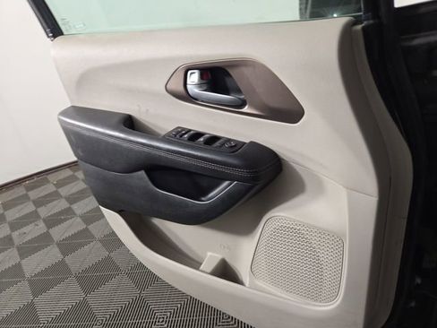 Used 2017 Chrysler Pacifica Touring-L Plus w/ Advanced Safetytec Group image 28