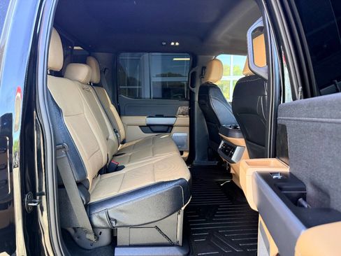 Used 2023 Ford F250 Lariat w/ Chrome Package image 37