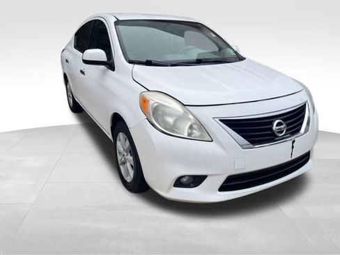 Used 2012 Nissan Versa SL image 4
