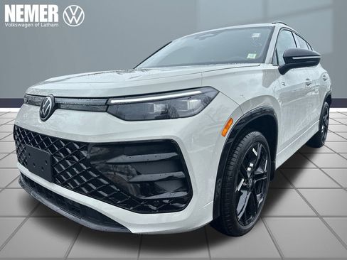 New 2026 Volkswagen Tiguan SE R-Line image 1