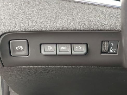 Used 2022 Buick Enclave Avenir image 18