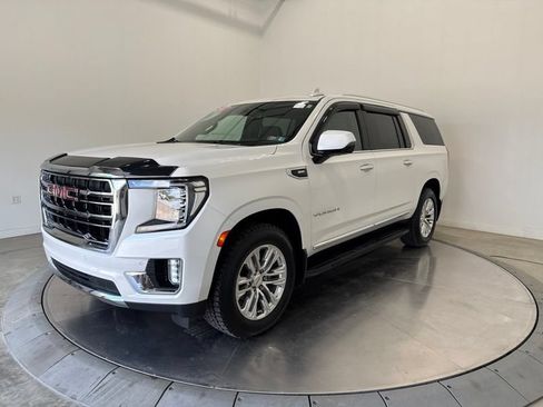 Used 2022 GMC Yukon XL SLT w/ SLT Premium Package AWD/4WD image 3