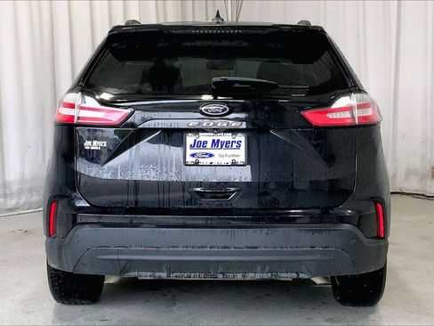 Used 2021 Ford Edge SE FWD image 4