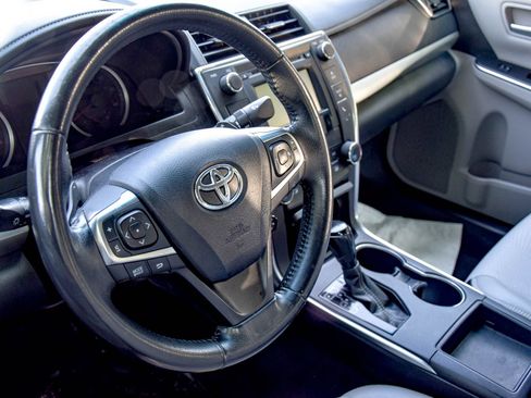 Used 2017 Toyota Camry SE FWD image 11