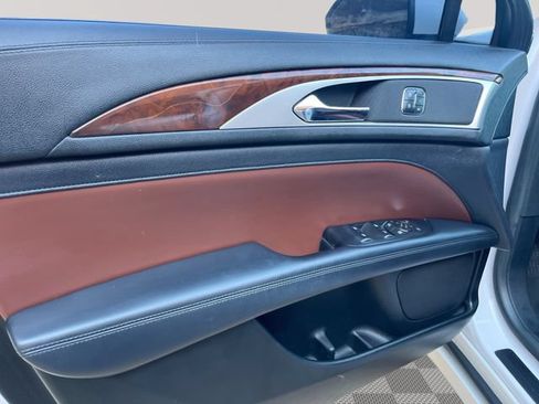 Used 2017 Lincoln MKZ Reserve FWD image 28