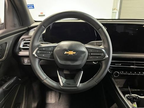 Used 2026 Chevrolet Traverse LT FWD image 22
