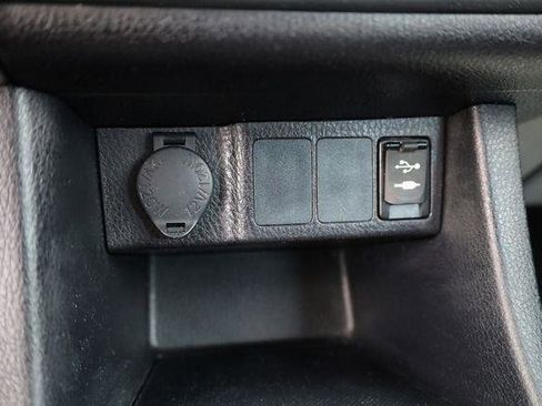 Used 2017 Toyota Corolla LE FWD image 32