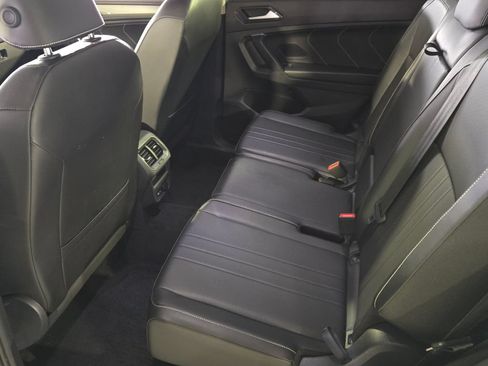 Certified 2024 Volkswagen Tiguan SE w/ Panoramic Sunroof Package FWD image 11
