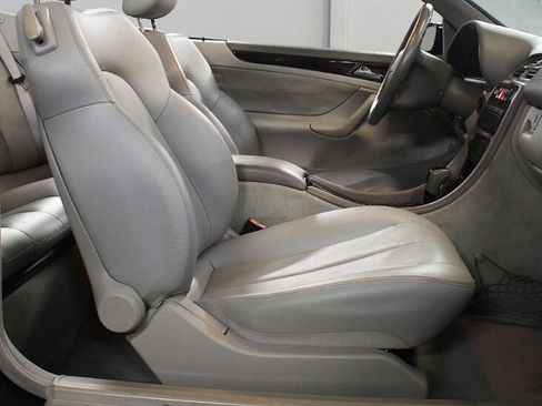 Used 2001 Mercedes-Benz CLK 320 Cabriolet image 21