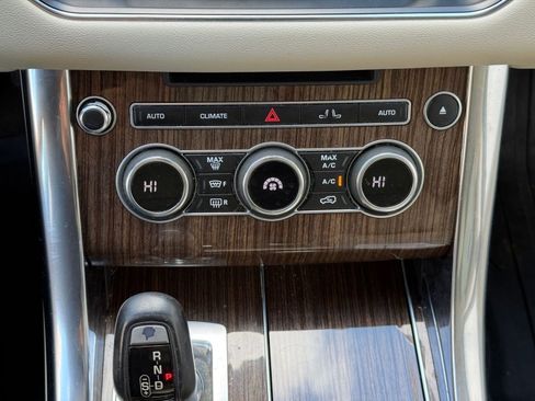 Used 2014 Land Rover Range Rover Sport HSE image 18