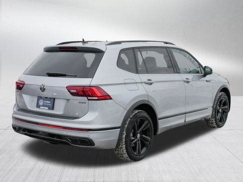 Certified 2024 Volkswagen Tiguan SE R-Line image 7