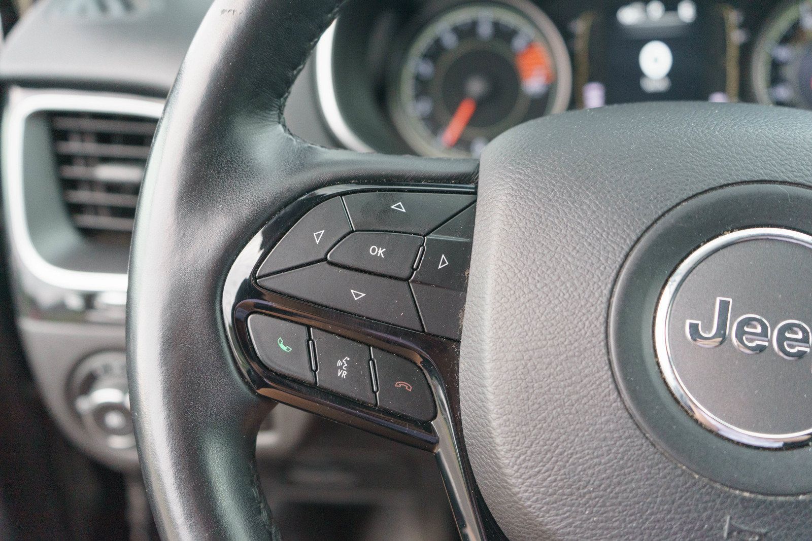 Used 2019 Jeep Cherokee Latitude Plus FWD image 21