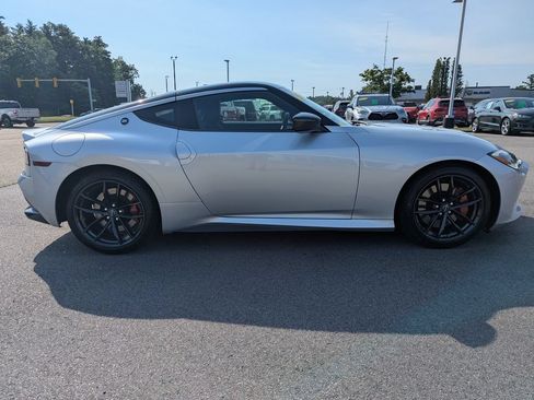 Used 2025 Nissan Z Performance w/ Floor Mat Package RWD image 7