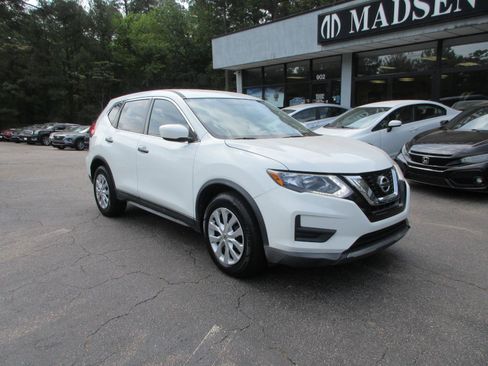 Used 2017 Nissan Rogue S FWD image 3