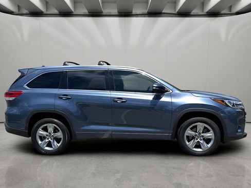 Used 2018 Toyota Highlander Limited FWD image 6