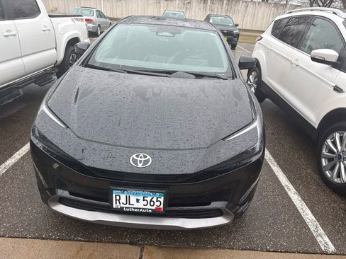 Used 2024 Toyota Prius XLE image 6