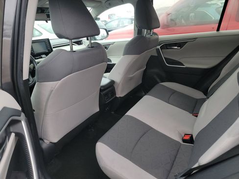 Used 2020 Toyota RAV4 XLE image 12